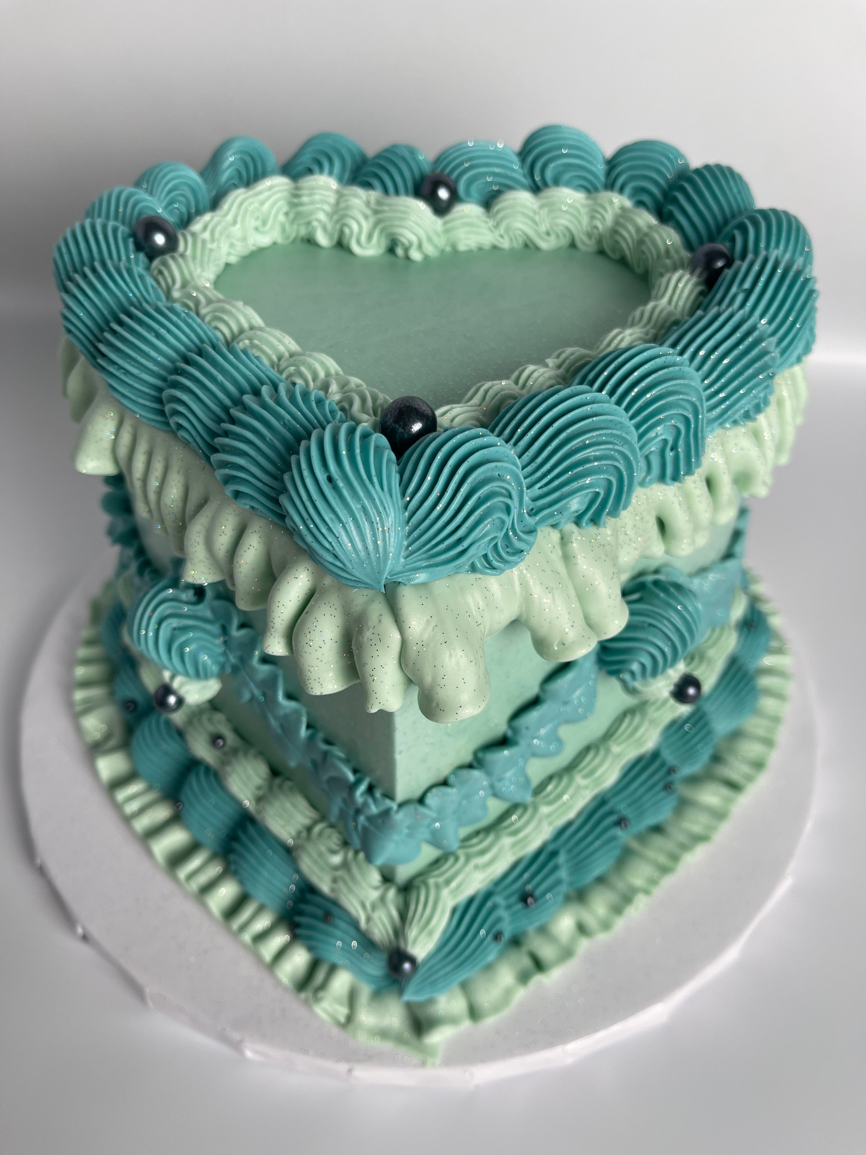 Treav's Excape Heart shaped cakes. Lambeth design – TREAV'S SWEET EXCAPE