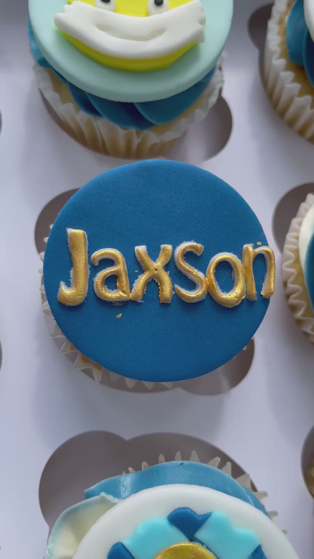 Sonic themed cupcakes