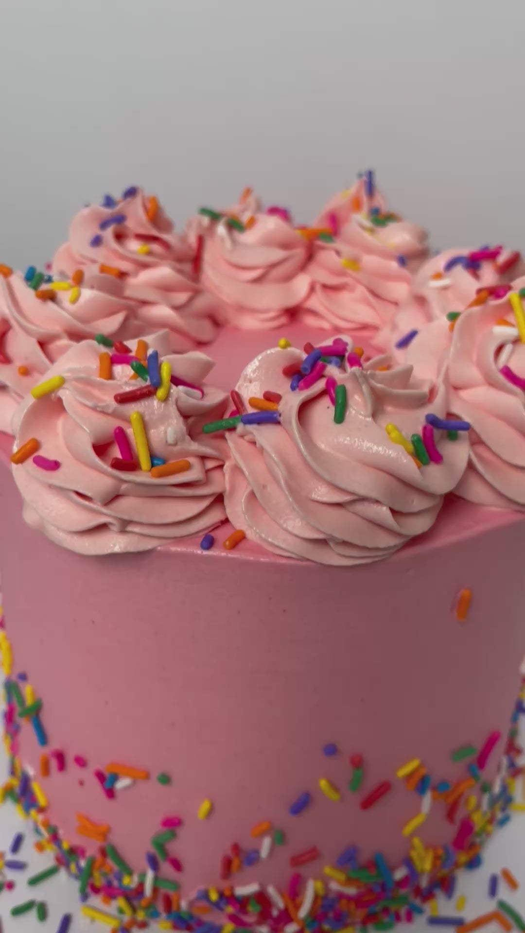 Bake & Decorate Your First Cake. Online beginner course.
