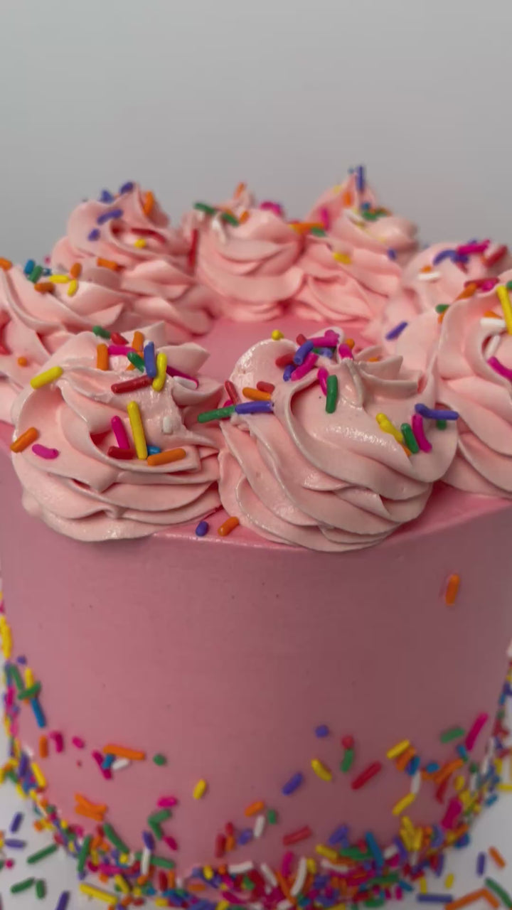 Bake & Decorate Your First Cake. Online beginner course.